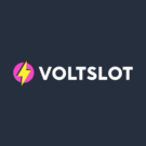 Logo kasína Voltslot: ružová ikona blesku a biely nápis na tmavom pozadí