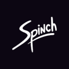 Logo kasína Spinch: biely šikmý nápis na čiernom pozadí