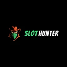 Logo kasína Slothunter: zelený nápis a lovec s klobúkom na čiernom pozadí