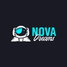 Logo kasína Nova Dreams: astronautská prilba a modrý nápis na čiernom pozadí